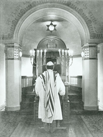 Suomen juutalaisissa seurakunnissa noudatetaan Liettuan ortodoksista mallia.